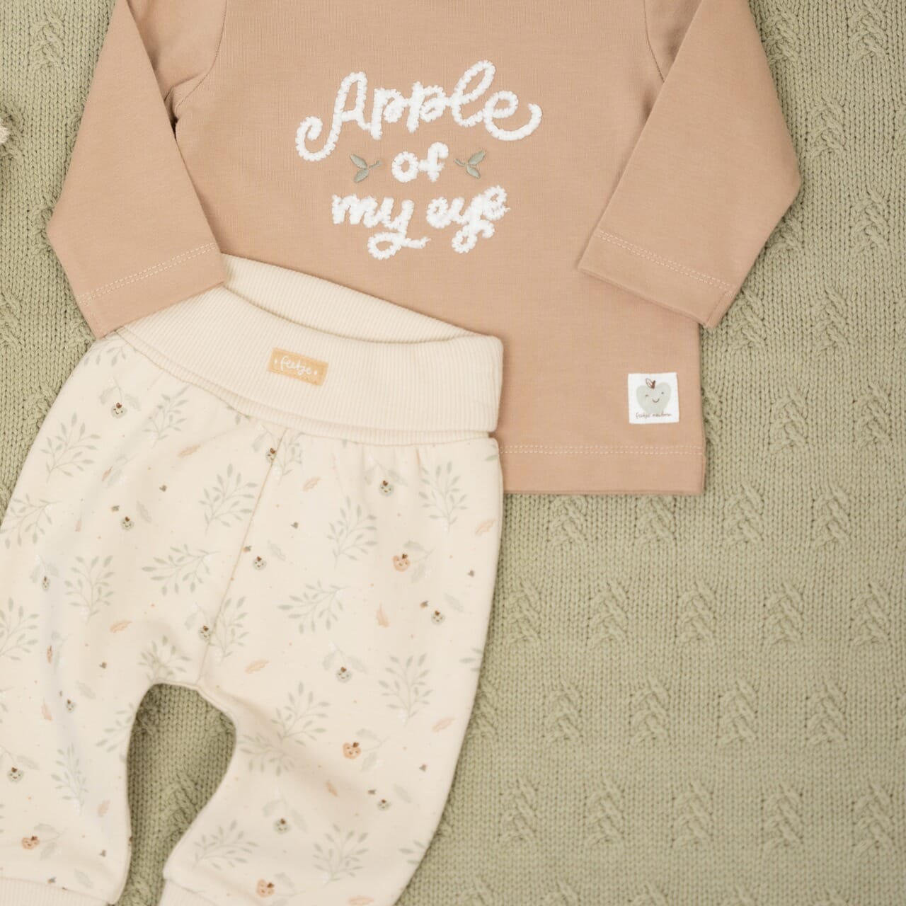 AUTUMN SWEETNESS Embroidered "Apple of my eye" Top