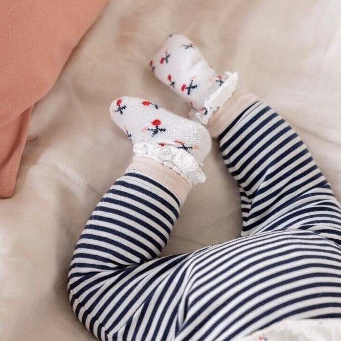 MON CHERI - Very Sweet Lace Cap Socks!