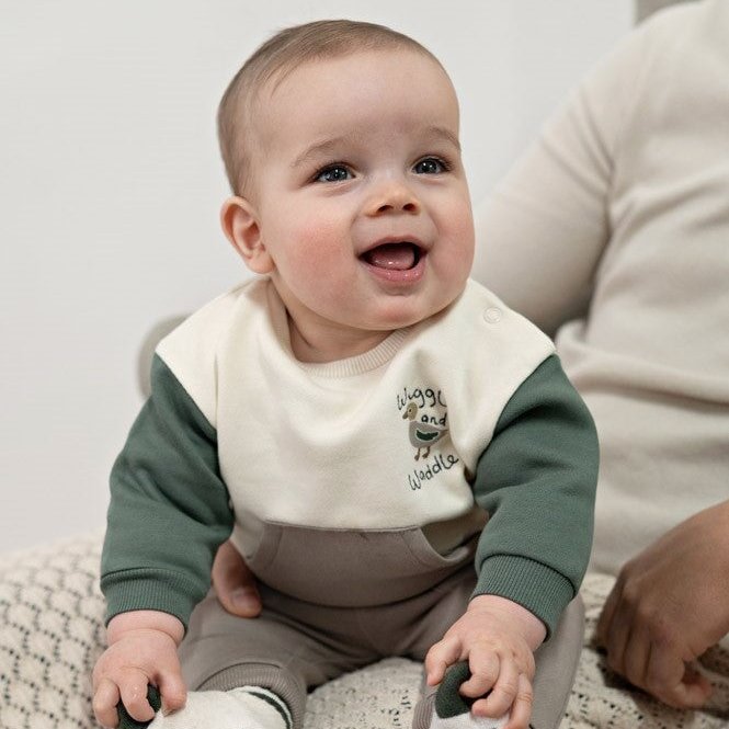 WIGGLE AND WADDLE — Organic Cotton Colorblock Duck Sweat Top